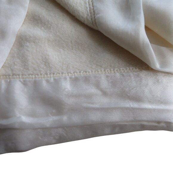Vintage Fieldcrest Cannon Twin Acrylic Blanket Satin Trim 76"x84" Cream USA Made - Picture 3 of 8